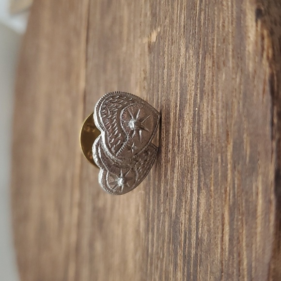 B622 twin hearts pin - Picture 1 of 2